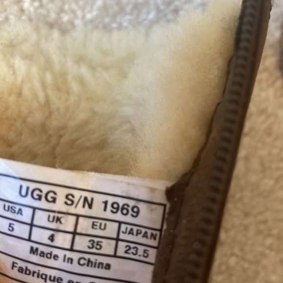UGG AUSTRALIA KENSINGTON BROWN SHEEPSKIN LEATHER SIDE ZIP BUCKLE BOOTS, SIZE 5. - Picture 9 of 10